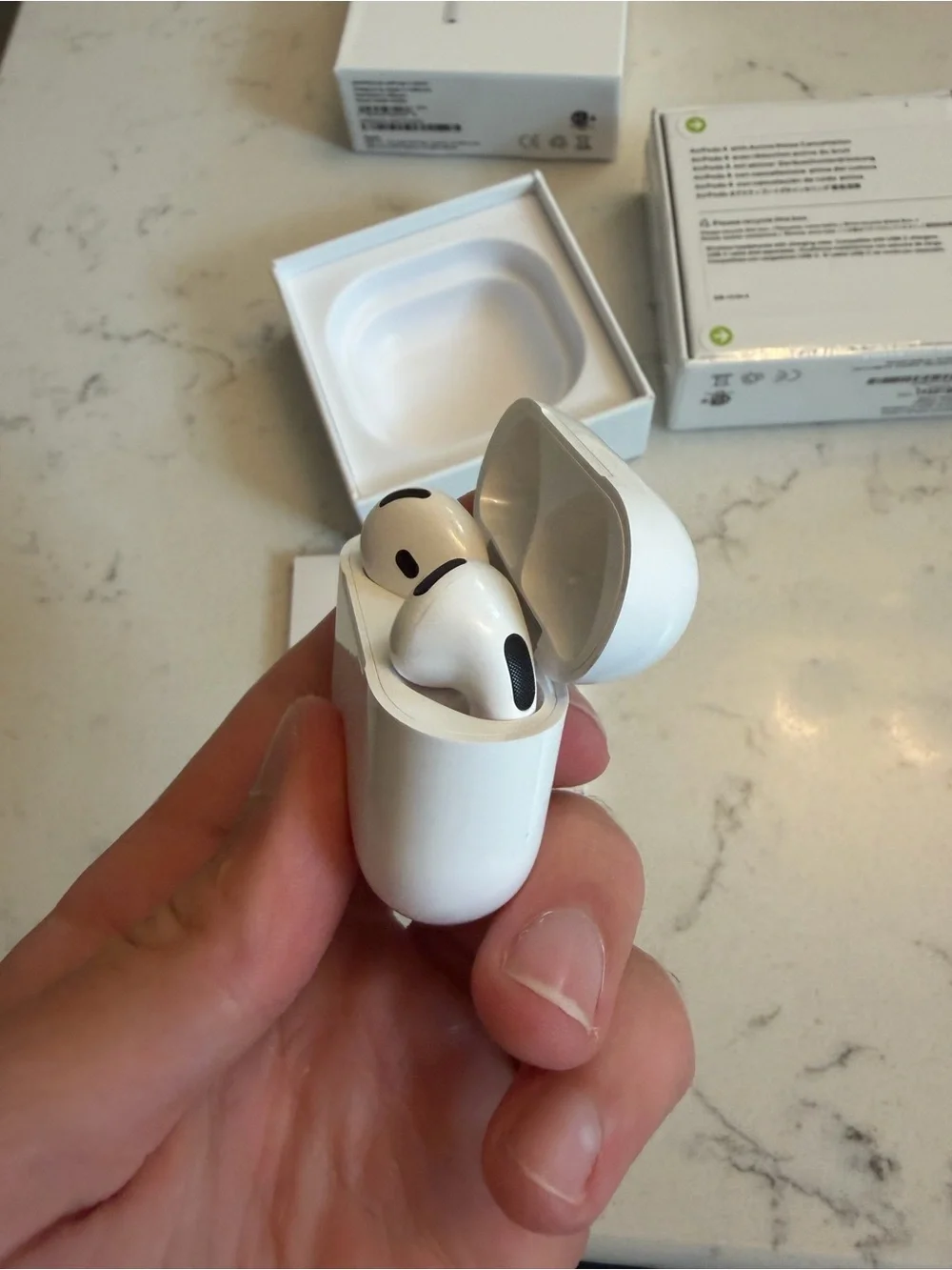 AirPods gen 4s never used comes with every thing (ONE DAY SHIPPING)